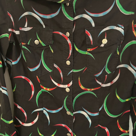 VINTAGE VERSACE JEANS SIGNATURE BUTTON UP SHIRT, LIKELY FROM THE 80s, SIZE SMALL - Picture 5 of 9